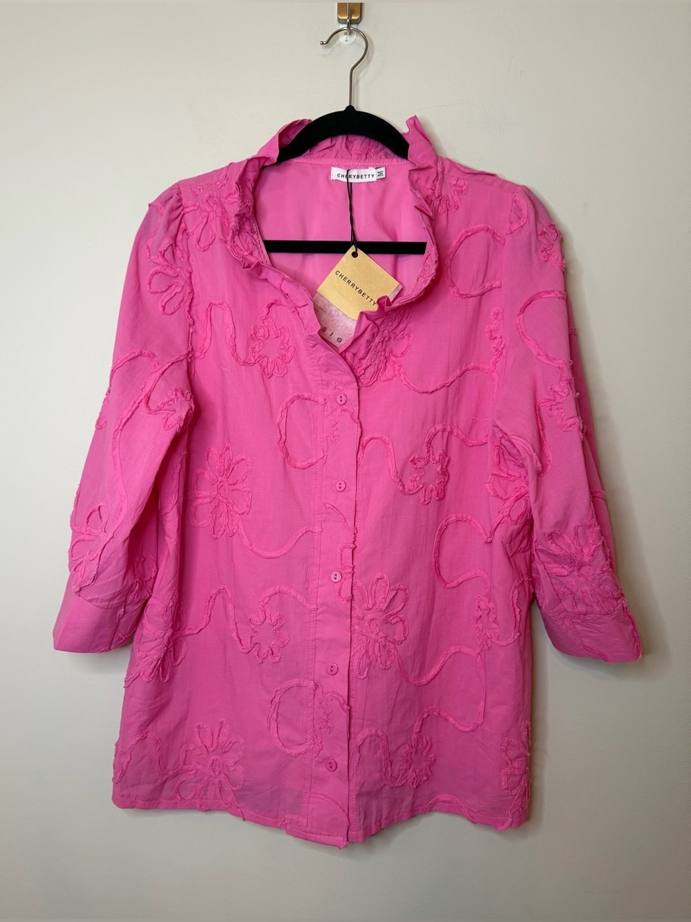 NWT CherryBetty Pink Embroidered Ruffle-Collar Button Down Shirt Size M